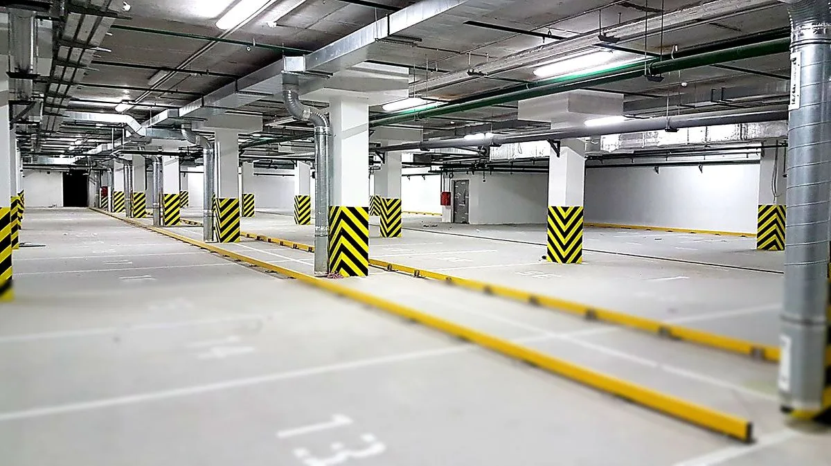 Покраска потолка и стен