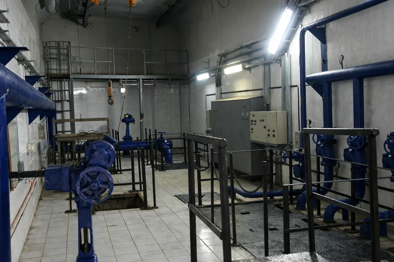 До покраски технического помещения 3